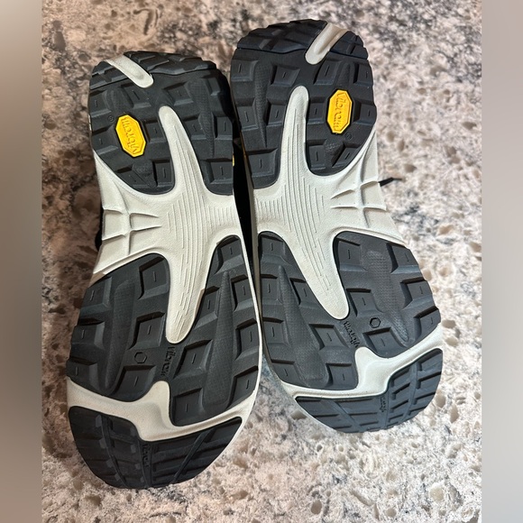 Topo Athletic Women's Gray Running Shoes - Picture 5 of 6